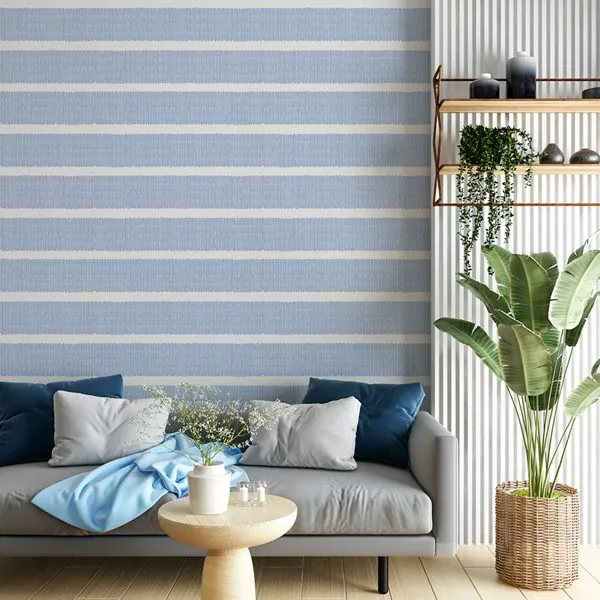 Listrado Horizontal Risk Azul e Branco — ambiente com o papel de parede aplicado