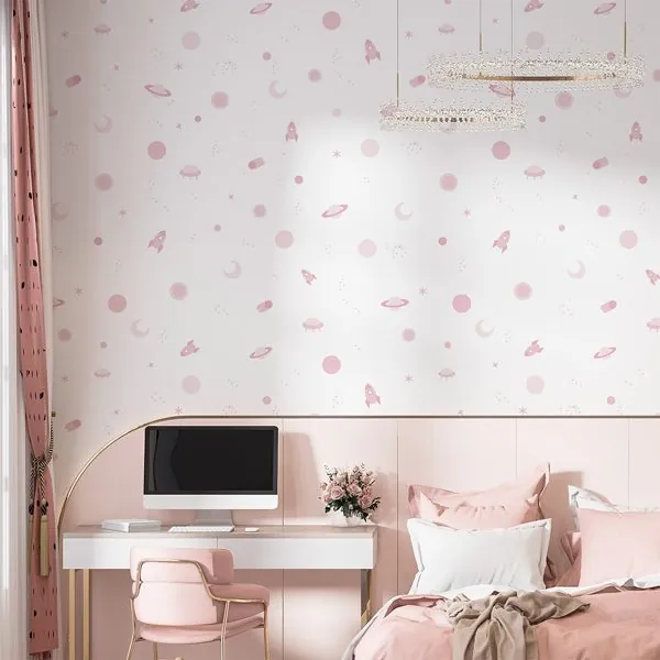 Planetas e Naves Rosa — ambiente com o papel de parede aplicado