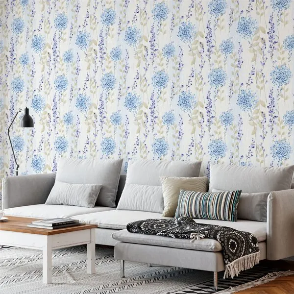 Violetas e Lavanda — ambiente com o papel de parede aplicado